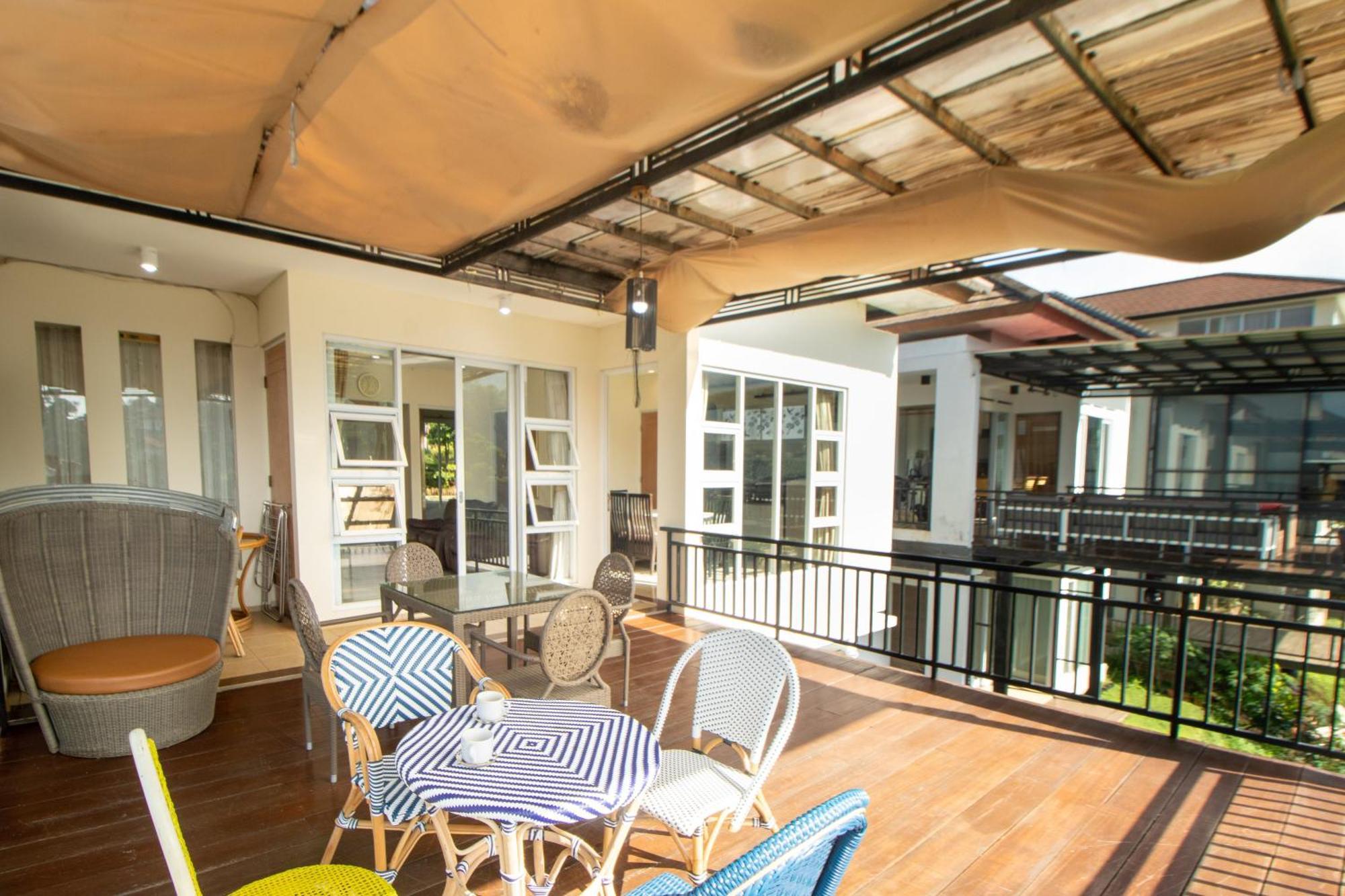 Family Only With View - De Reiz Spring Hills Syariah 4br * Bandung