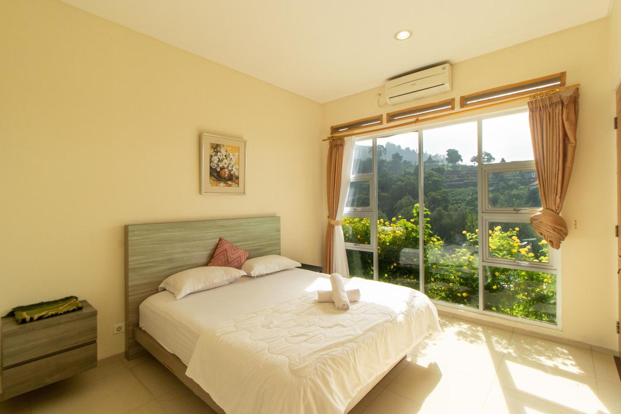 Family Only With View - De Reiz Spring Hills Syariah 4br Villa Bandung