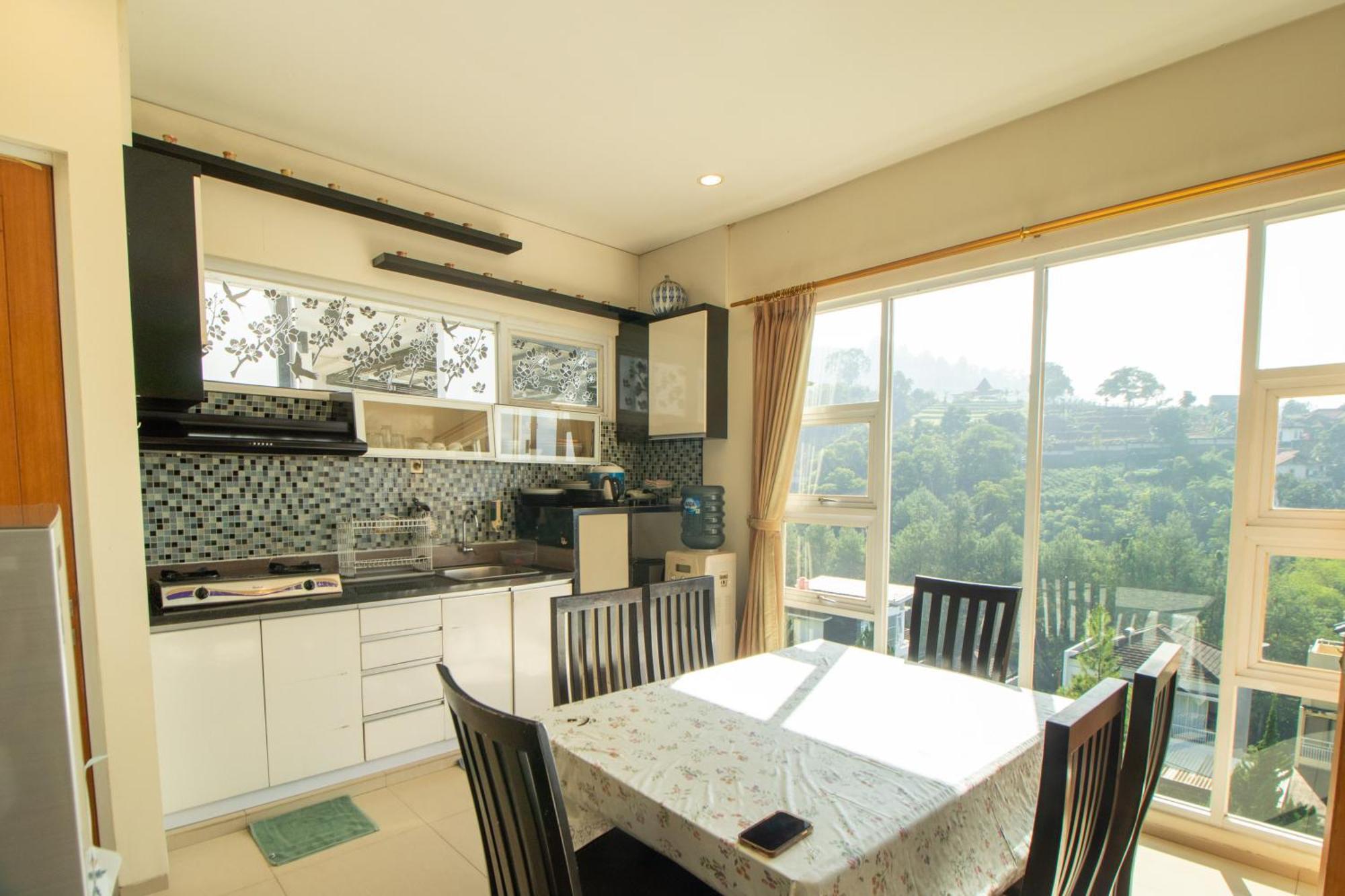 Villa Family Only With View - De Reiz Spring Hills Syariah 4br Bandung