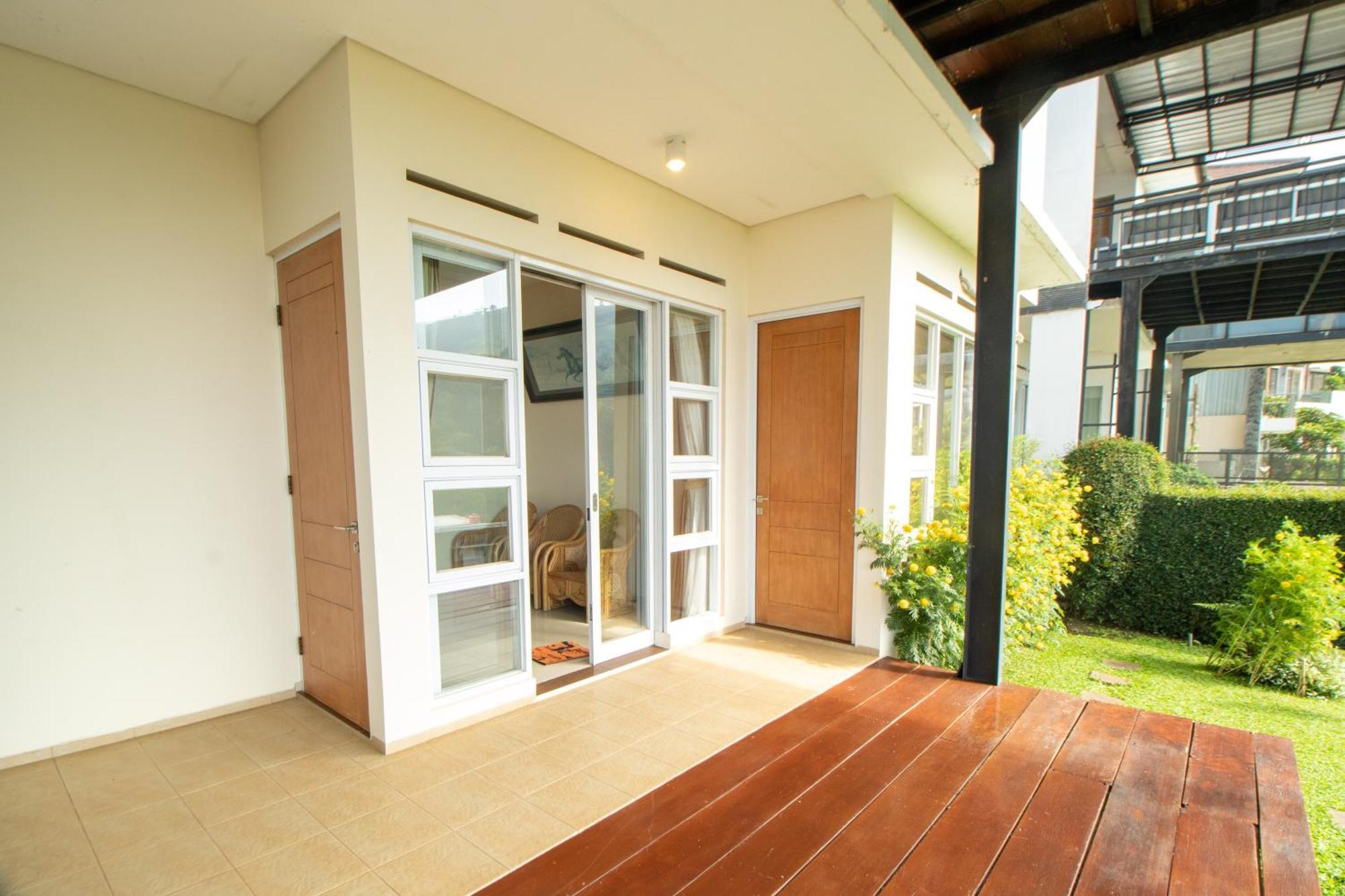 Family Only With View - De Reiz Spring Hills Syariah 4br Villa